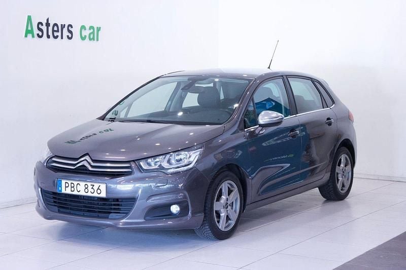Grå Begagnad 2016 Citroën C4 Halvkombi | 65 000 kr (Marknadspris) - Bild 1/4