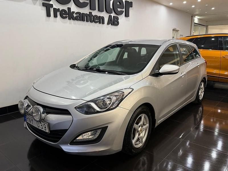 Begagnad Hyundai i30 110 HK (80 kW) 2012 Silver Kombi
