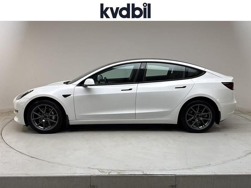 Begagnad Tesla Model 3 Long Range AWD 366 kW (498 HK) 2022 Vit Sedan