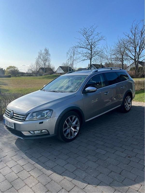 Silver Begagnad 2015 VW Passat Alltrack Kombi | 125 000 kr (Marknadspris) - Bild 1/4