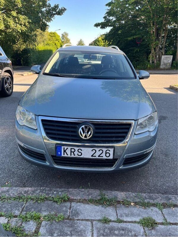 Grå Begagnad 2010 VW Passat Kombi | 28 999 kr (Bra pris) - Bild 1/4