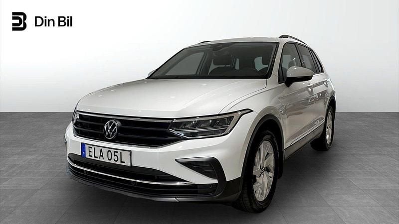 Vit Begagnad 2022 VW Tiguan Life SUV | 279 900 kr (Marknadspris) - Bild 1/4