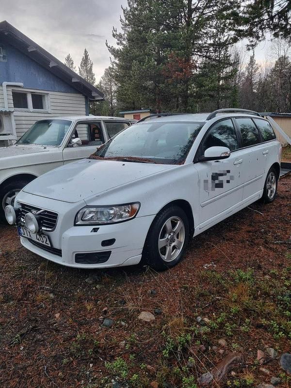Vit Begagnad 2009 Volvo V50 Kombi | 10 000 kr (Superpris) - Bild 1/1