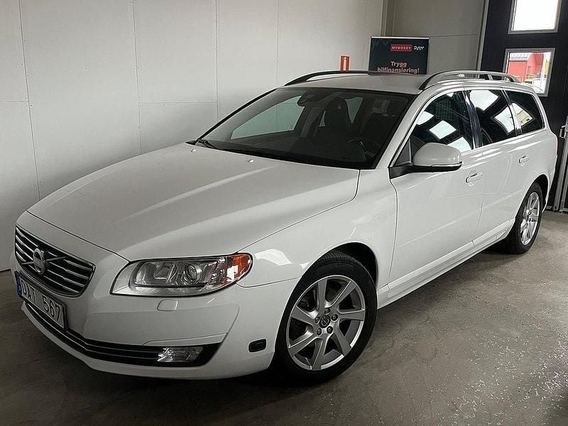 Vit Begagnad 2013 Volvo V70 Momentum Kombi | 104 900 kr (Marknadspris) - Bild 1/4