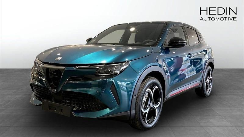 Blå Ny 2025 Alfa Romeo Junior Edizione Speciale SUV | 358 582 kr - Bild 1/3