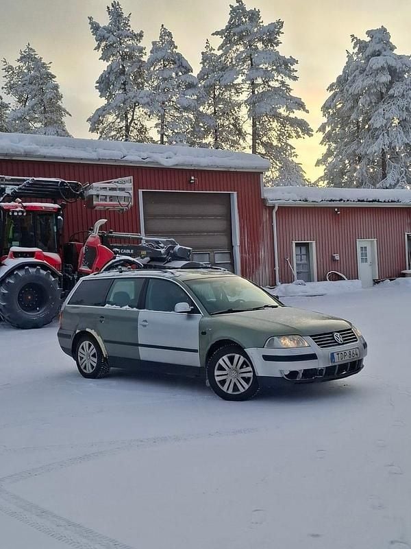 Flerfärgad Begagnad 2002 VW Passat | 15 000 kr - Bild 1/4