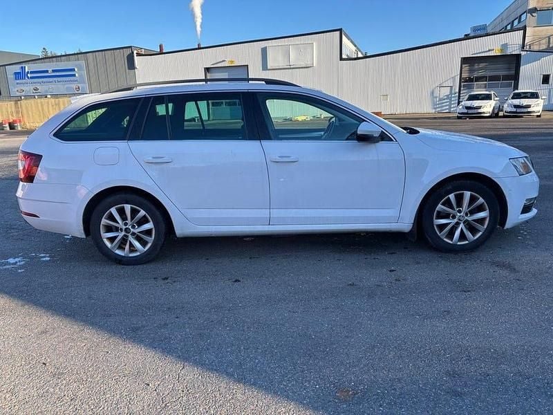 Begagnad Skoda Octavia G-TEC Ambition 131 HK (96 kW) 2019 Vit Kombi
