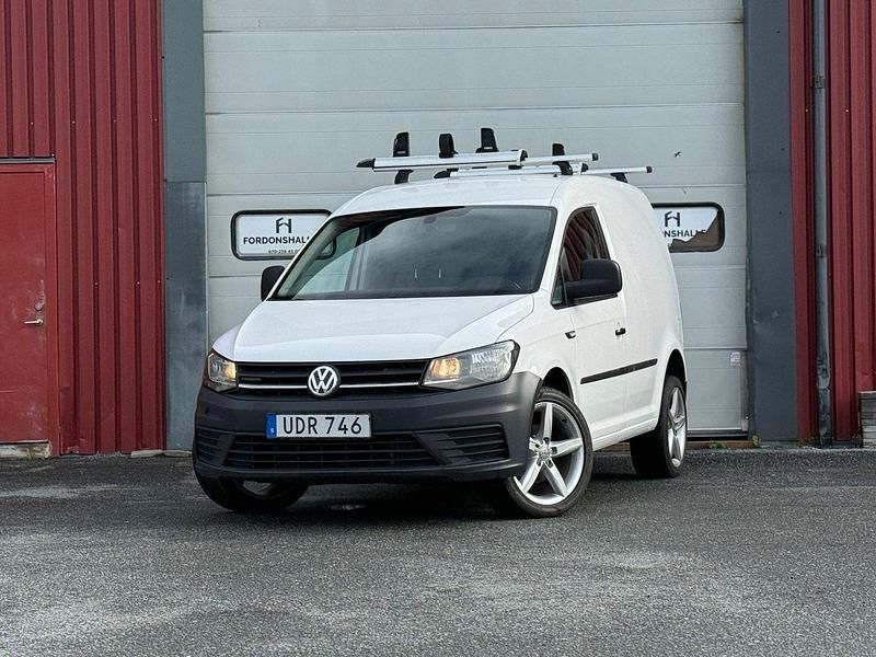 Vit Begagnad 2018 VW Caddy Minibuss | 159 900 kr (Marknadspris) - Bild 1/4