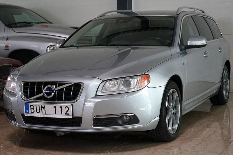 Silver Begagnad 2012 Volvo V70 Momentum Kombi | 94 500 kr (Marknadspris) - Bild 1/4