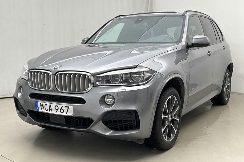 Grå Begagnad 2018 BMW X5 M Sport SUV | 322 000 kr - Bild 1/4