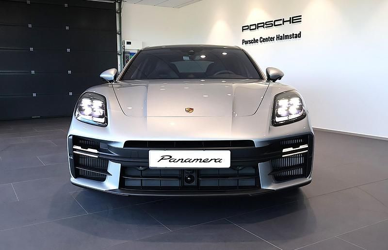 Begagnad Porsche Panamera 544 HK (400 kW) 2025 Halvkombi