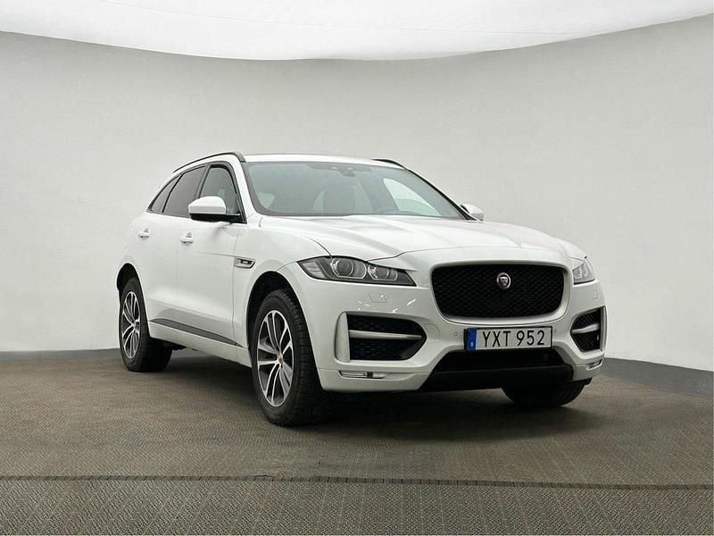 Vit Begagnad 2018 Jaguar F-Pace R-Sport SUV | 275 000 kr (Dyr) - Bild 1/4