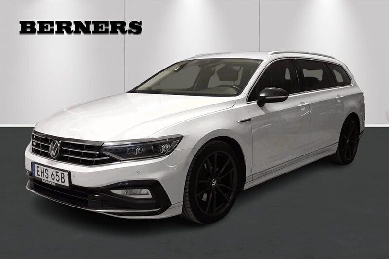 Vit Begagnad 2022 VW Passat R-line Kombi | 329 900 kr (Dyr) - Bild 1/4
