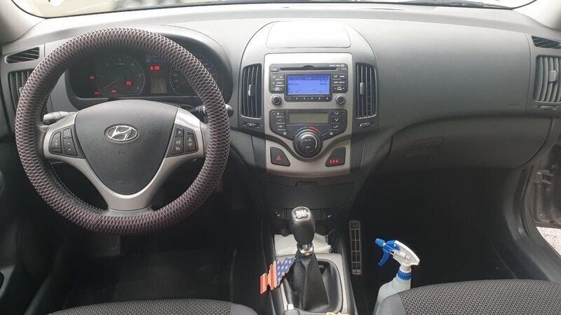 Grå Begagnad 2012 Hyundai i30 Kombi | 35 000 kr (Marknadspris) - Bild 1/4