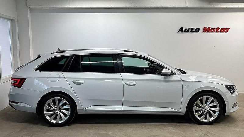 Begagnad Skoda Superb LAURIN & KLEMENT 190 HK (139 kW) 2015 Vit Kombi