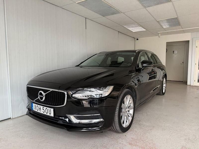 Begagnad Volvo V90 Momentum 392 HK (288 kW) 2020 Svart Kombi