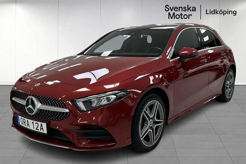Röd Begagnad 2022 Mercedes A250 Halvkombi | 318 200 kr (Dyr) - Bild 1/4