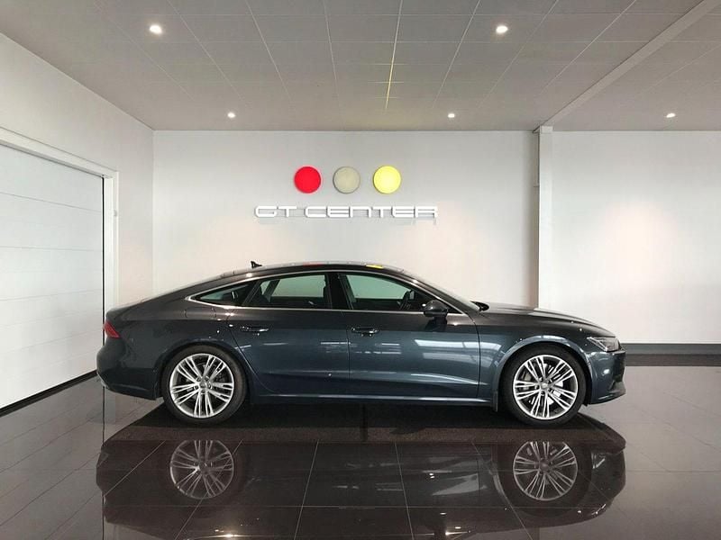 Blå Begagnad 2018 Audi A7 Sportback Design Halvkombi | 389 900 kr (Superpris) - Bild 1/4