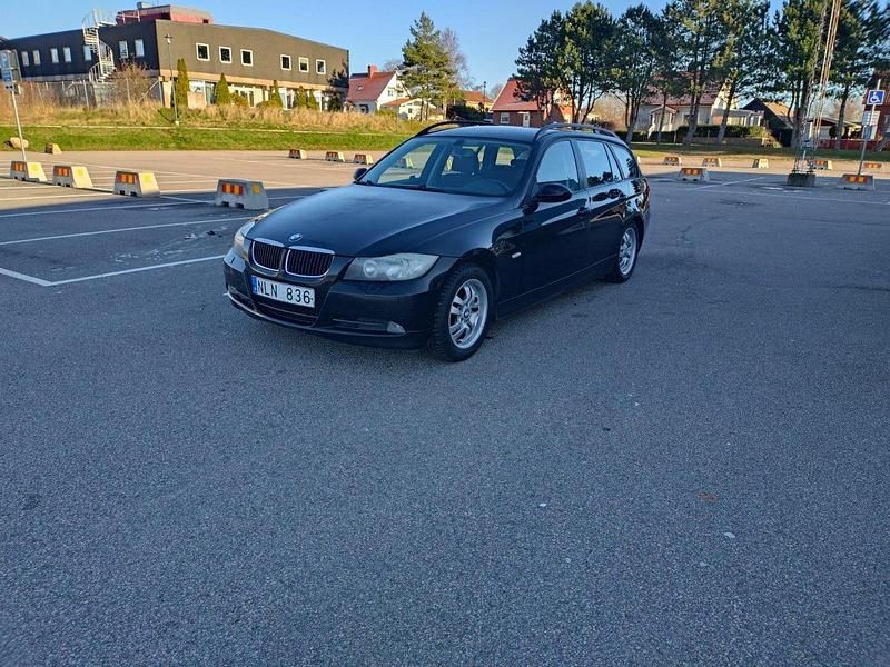 Svart Begagnad 2007 BMW 320 Kombi | 49 900 kr (Marknadspris) - Bild 1/4