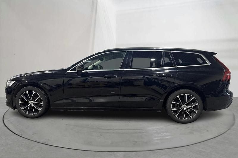 Begagnad Volvo V60 Momentum 150 HK (110 kW) 2020 Svart Kombi
