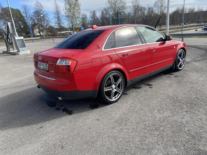 Röd Begagnad 2004 Audi A4 Comfort Sedan | 25 900 kr - Bild 1/4