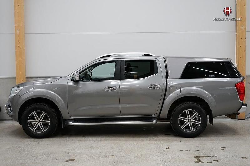 Grå Begagnad 2017 Nissan Navara Pickup | 249 900 kr (Marknadspris) - Bild 1/4