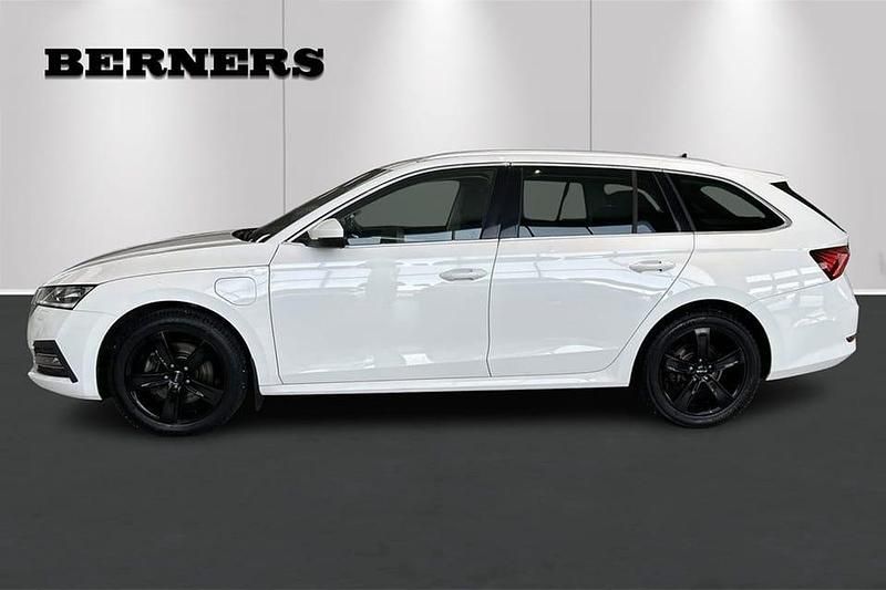Begagnad Skoda Octavia 207 HK (152 kW) 2021 Vit Kombi