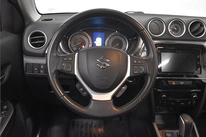 Begagnad Suzuki Vitara 140 HK (102 kW) 2019 Svart SUV