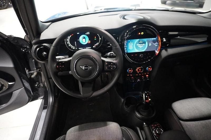 Begagnad Mini Cooper 177 HK (130 kW) 2023 Midnight black ii Halvkombi