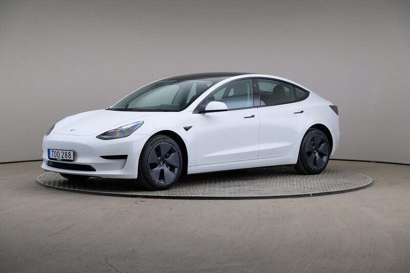 Vit Begagnad 2022 Tesla Model 3 Standard Range Sedan | 299 000 kr (Bra pris) - Bild 1/4