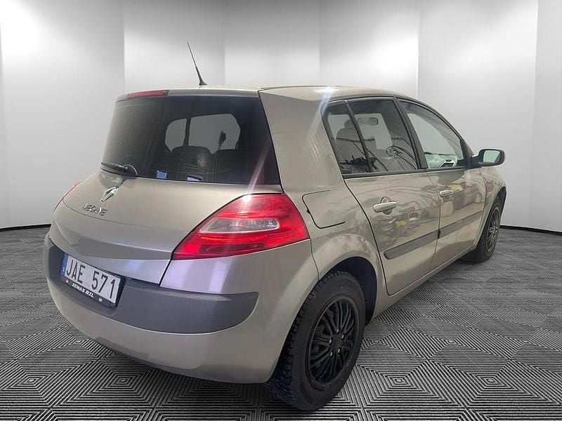 Begagnad Renault Mégane III 105 HK (77 kW) 2007 Grå Halvkombi