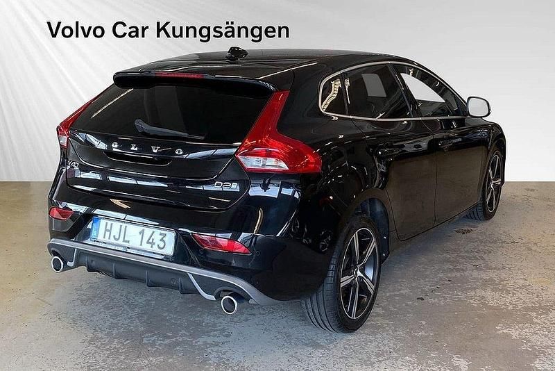 Begagnad Volvo V40 Business Edition 122 HK (89 kW) 2017 Svart Kombi