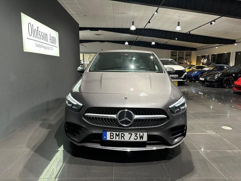 Begagnad Mercedes B250 AMG 218 HK (160 kW) 2022 Bergsgråmetallic Minibuss
