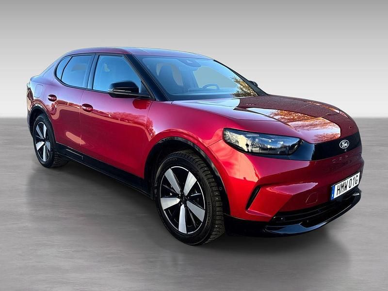 Röd Begagnad 2025 Ford Capri Extended Range SUV | 569 000 kr (Marknadspris) - Bild 1/4