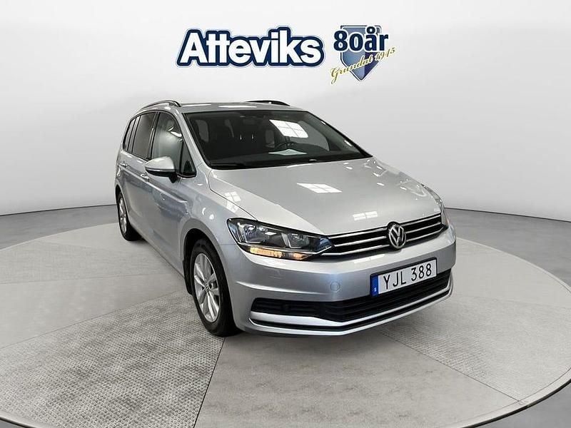 Silver Begagnad 2016 VW Touran Minibuss | 149 900 kr (Bra pris) - Bild 1/4