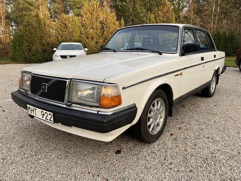 Vit Begagnad 1987 Volvo 240 Sedan | 67 500 kr - Bild 1/4