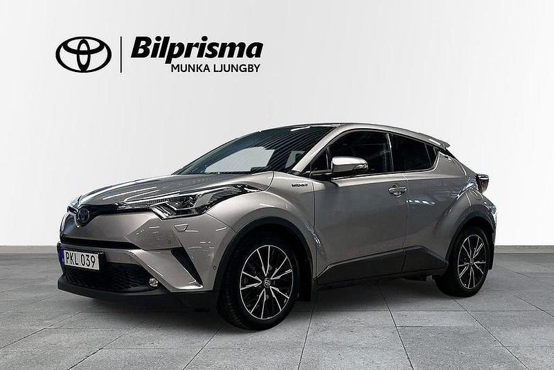 Mörkgrå Begagnad 2017 Toyota C-HR Executive SUV | 219 900 kr (Marknadspris) - Bild 1/3