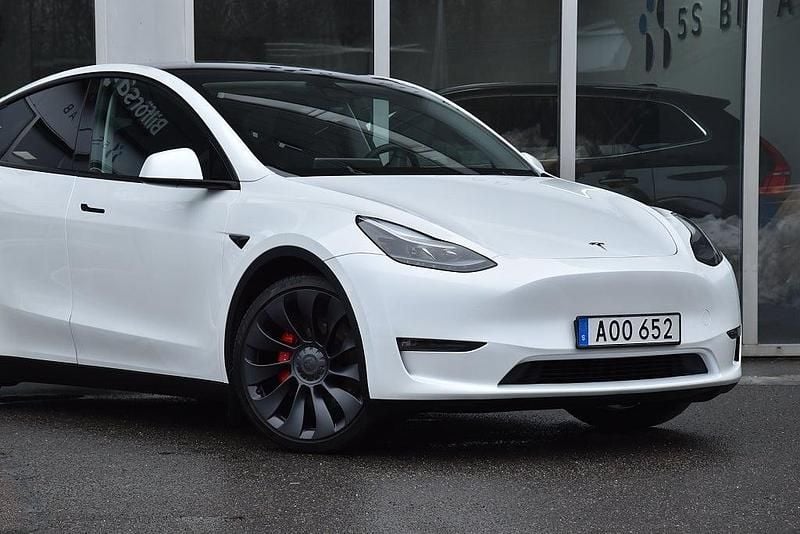 Begagnad Tesla Model Y Performance 392 kW (534 HK) 2023 Vit SUV