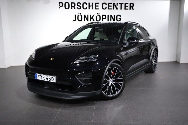 Svart (black) Begagnad 2024 Porsche Macan SUV | 1 045 000 kr (Superpris) - Bild 1/3