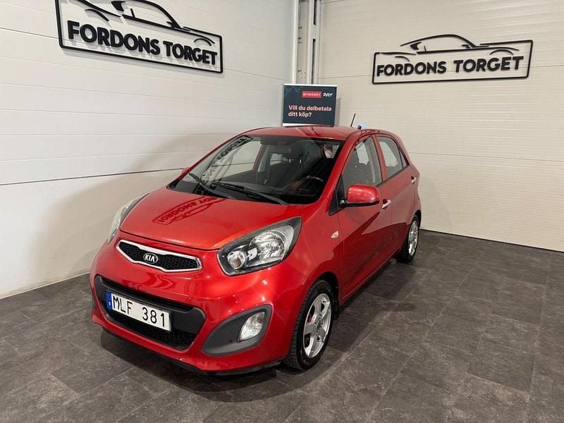 Röd Begagnad 2013 Kia Picanto Halvkombi | 39 900 kr (Marknadspris) - Bild 1/4