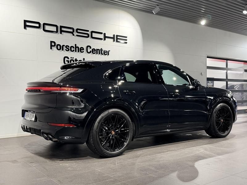 Begagnad Porsche Cayenne 470 HK (345 kW) 2025 Svart SUV