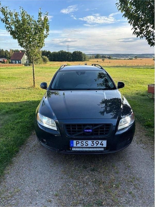 Grå Begagnad 2012 Volvo V70 Momentum Kombi | 93 000 kr (Marknadspris) - Bild 1/4
