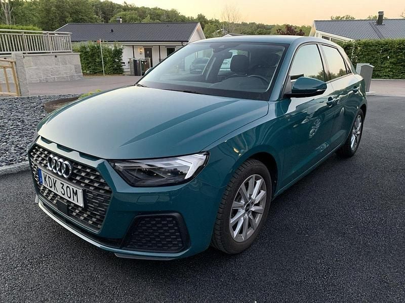 Grön Begagnad 2021 Audi A1 Sportback Proline Halvkombi | 159 900 kr (Superpris) - Bild 1/4