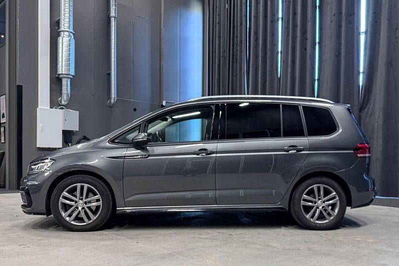 Begagnad VW Touran 150 HK (110 kW) 2019 Mörkgrå (grå) Minibuss
