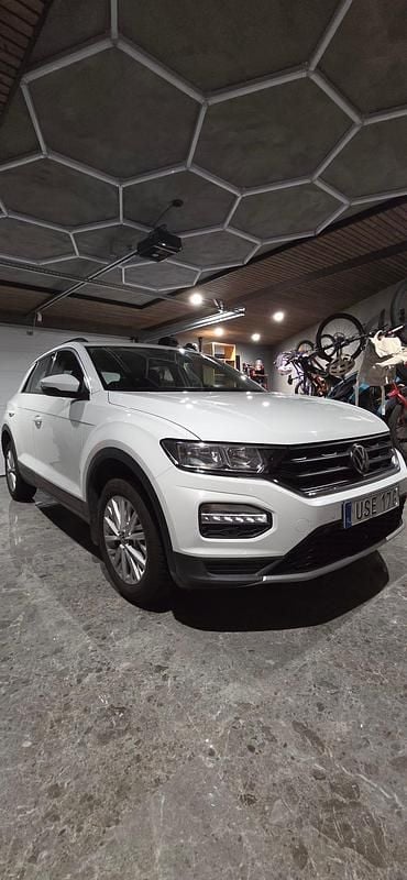 Begagnad 2021 VW T-Roc SUV | 197 000 kr (Marknadspris) - Bild 1/4