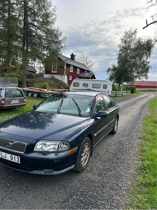 Blå Begagnad 2000 Volvo S80 Sedan | 5 500 kr (Superpris) - Bild 1/4