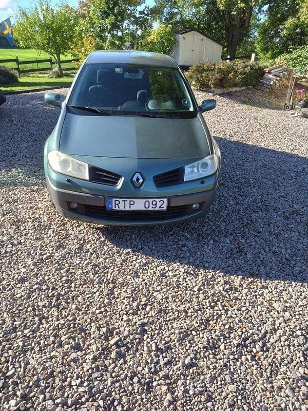 Grön Begagnad 2006 Renault Mégane II Halvkombi | 15 000 kr (Bra pris) - Bild 1/4