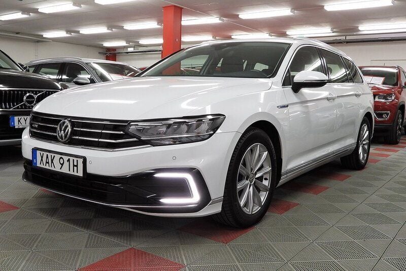 Vit Begagnad 2019 VW Passat GTE Kombi | 179 500 kr (Bra pris) - Bild 1/4