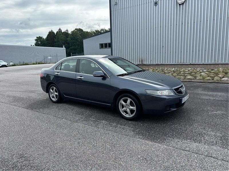 Grå Begagnad 2003 Honda Accord Comfort Sedan | 24 900 kr (Superpris) - Bild 1/4