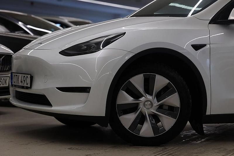 Begagnad Tesla Model Y Long Range AWD 378 kW (514 HK) 2023 Vit SUV